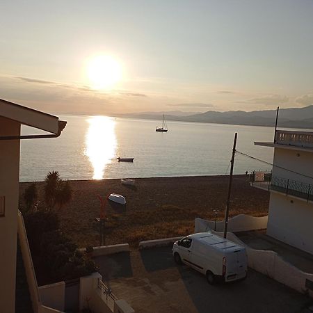 Willa Mansarda Con Terrazzo Vista Mare Oliveri Zewnętrze zdjęcie