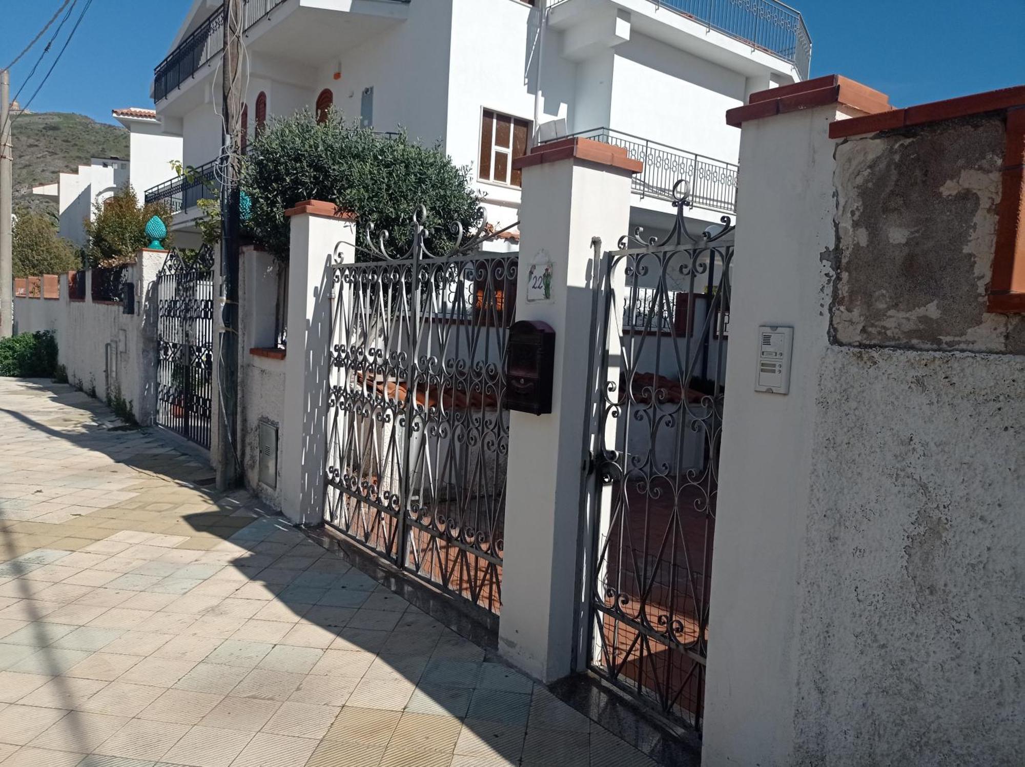 Willa Mansarda Con Terrazzo Vista Mare Oliveri Zewnętrze zdjęcie